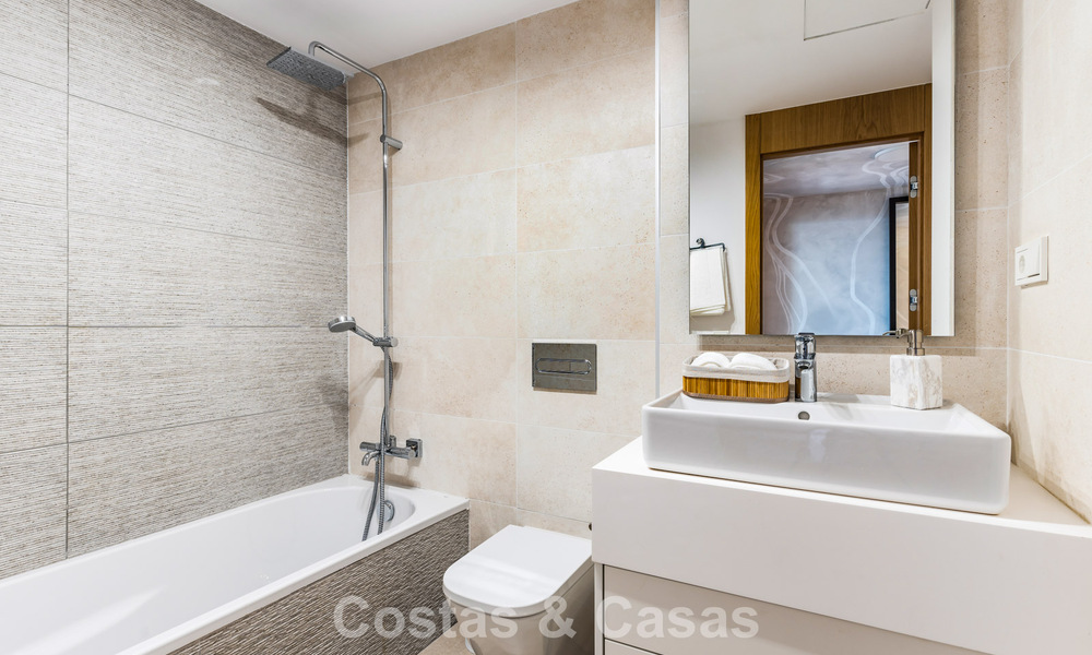 Villa adosada de diseño modernista con vistas al mar en venta en un complejo turístico líder en Mijas Costa, Costa del Sol 777853