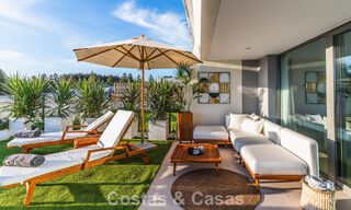 Villa adosada de diseño modernista con vistas al mar en venta en un complejo turístico líder en Mijas Costa, Costa del Sol 777861 