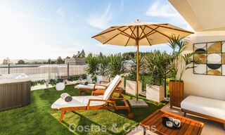 Villa adosada de diseño modernista con vistas al mar en venta en un complejo turístico líder en Mijas Costa, Costa del Sol 777862 