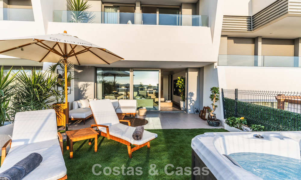 Villa adosada de diseño modernista con vistas al mar en venta en un complejo turístico líder en Mijas Costa, Costa del Sol 777863