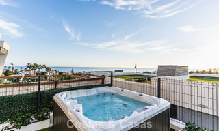 Villa adosada de diseño modernista con vistas al mar en venta en un complejo turístico líder en Mijas Costa, Costa del Sol 777864 