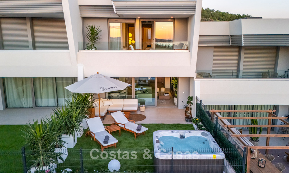 Villa adosada de diseño modernista con vistas al mar en venta en un complejo turístico líder en Mijas Costa, Costa del Sol 777866