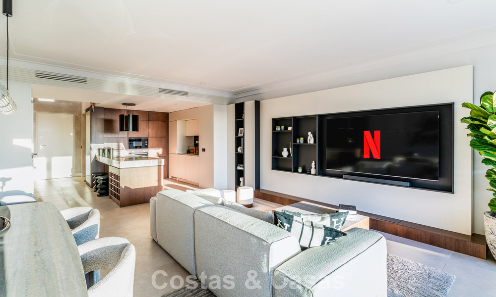 Villa adosada de diseño modernista con vistas al mar en venta en un complejo turístico líder en Mijas Costa, Costa del Sol 777868