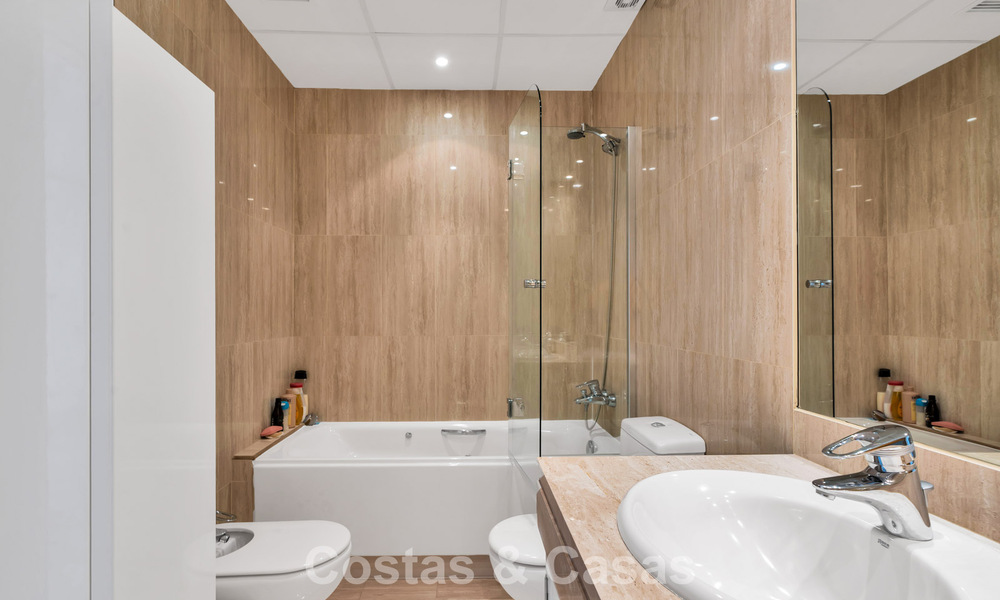 Lujoso ático dúplex con piscina privada en venta en el Valle del Golf de Nueva Andalucía, Marbella 777879