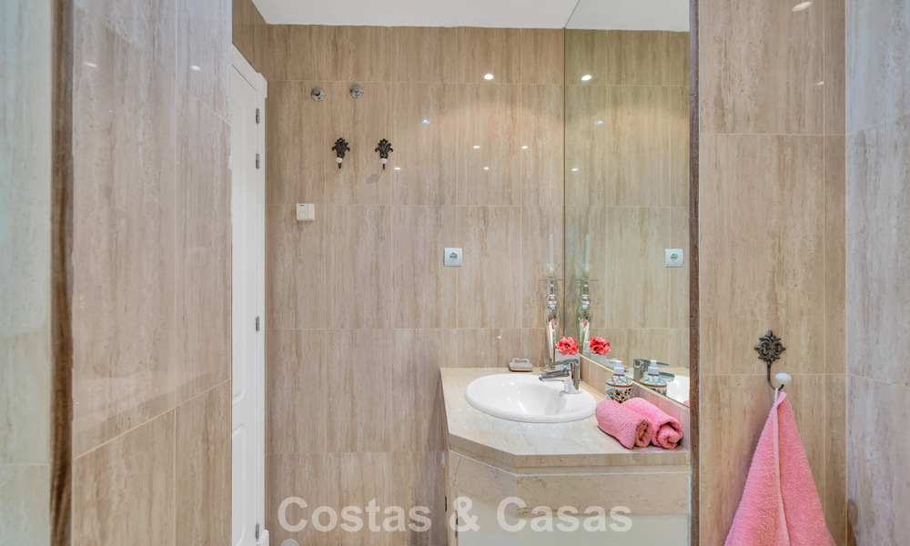 Lujoso ático dúplex con piscina privada en venta en el Valle del Golf de Nueva Andalucía, Marbella 777884