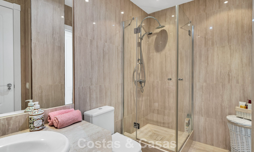 Lujoso ático dúplex con piscina privada en venta en el Valle del Golf de Nueva Andalucía, Marbella 777885