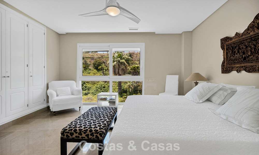 Lujoso ático dúplex con piscina privada en venta en el Valle del Golf de Nueva Andalucía, Marbella 777888