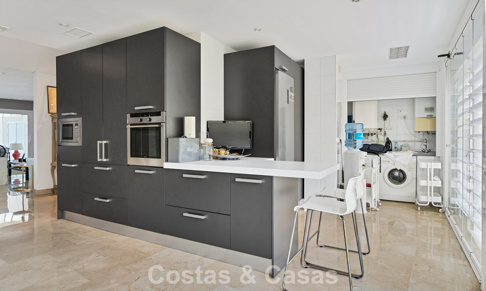 Lujoso ático dúplex con piscina privada en venta en el Valle del Golf de Nueva Andalucía, Marbella 777890