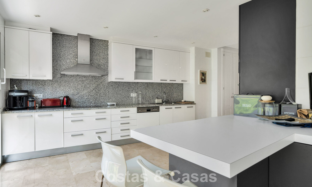 Lujoso ático dúplex con piscina privada en venta en el Valle del Golf de Nueva Andalucía, Marbella 777891