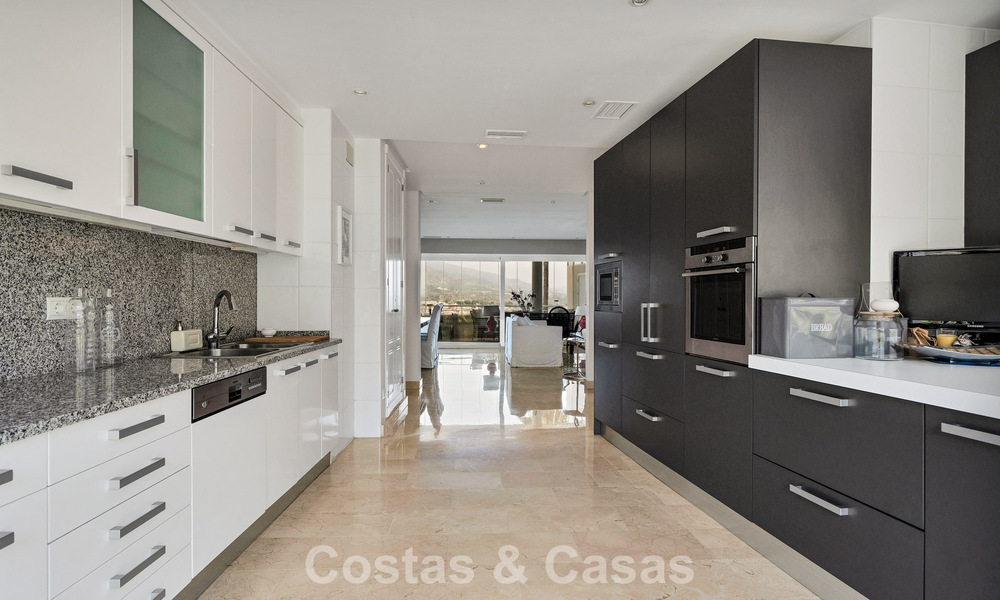 Lujoso ático dúplex con piscina privada en venta en el Valle del Golf de Nueva Andalucía, Marbella 777892