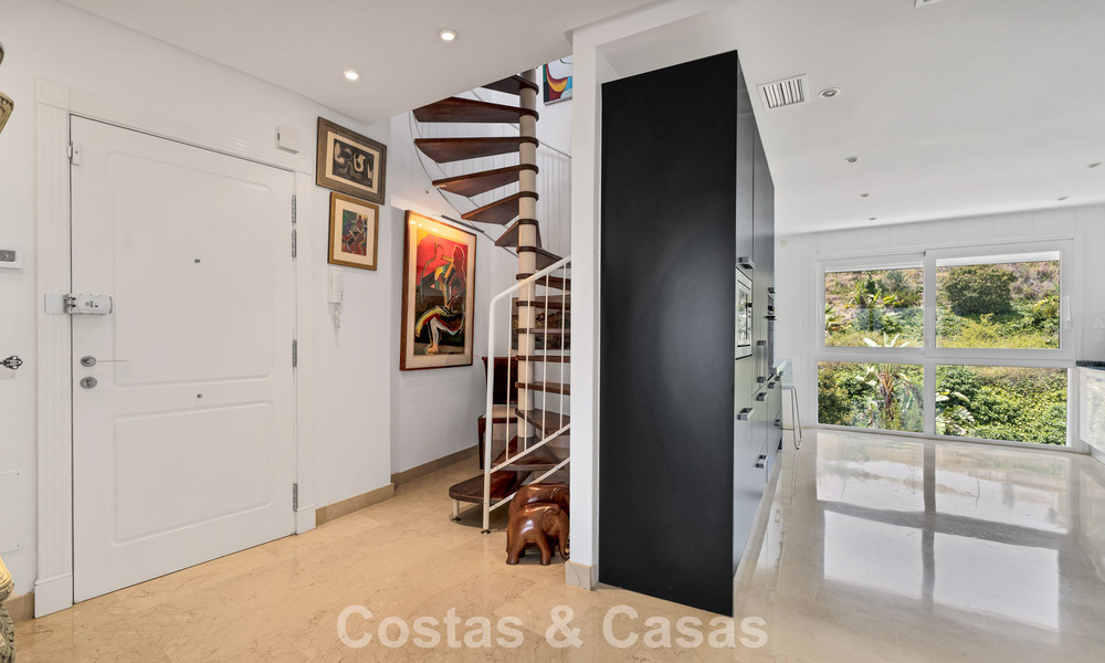 Lujoso ático dúplex con piscina privada en venta en el Valle del Golf de Nueva Andalucía, Marbella 777894