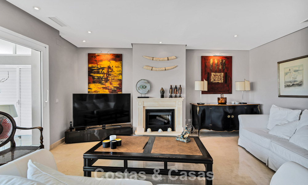 Lujoso ático dúplex con piscina privada en venta en el Valle del Golf de Nueva Andalucía, Marbella 777899