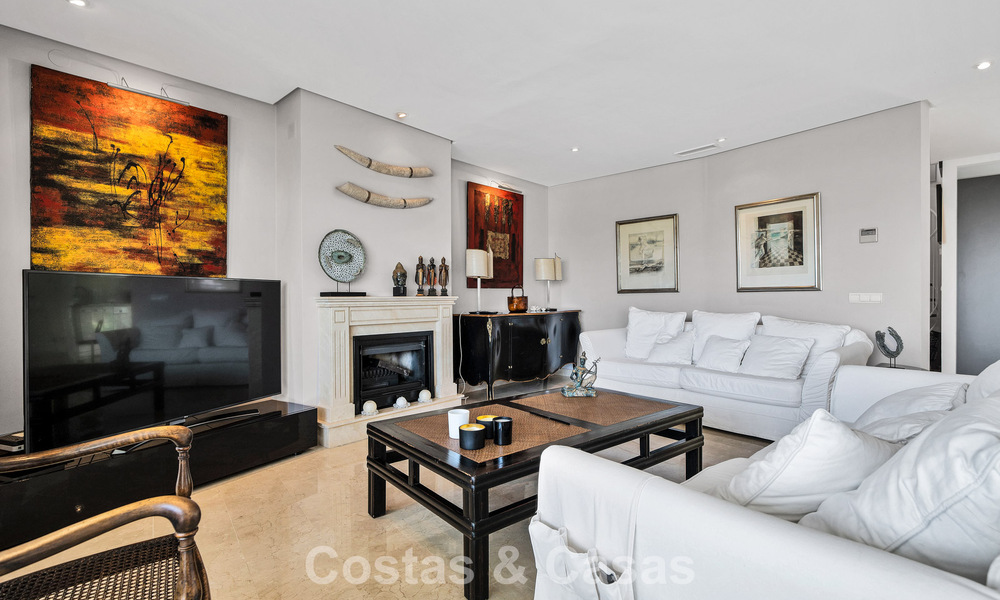 Lujoso ático dúplex con piscina privada en venta en el Valle del Golf de Nueva Andalucía, Marbella 777900