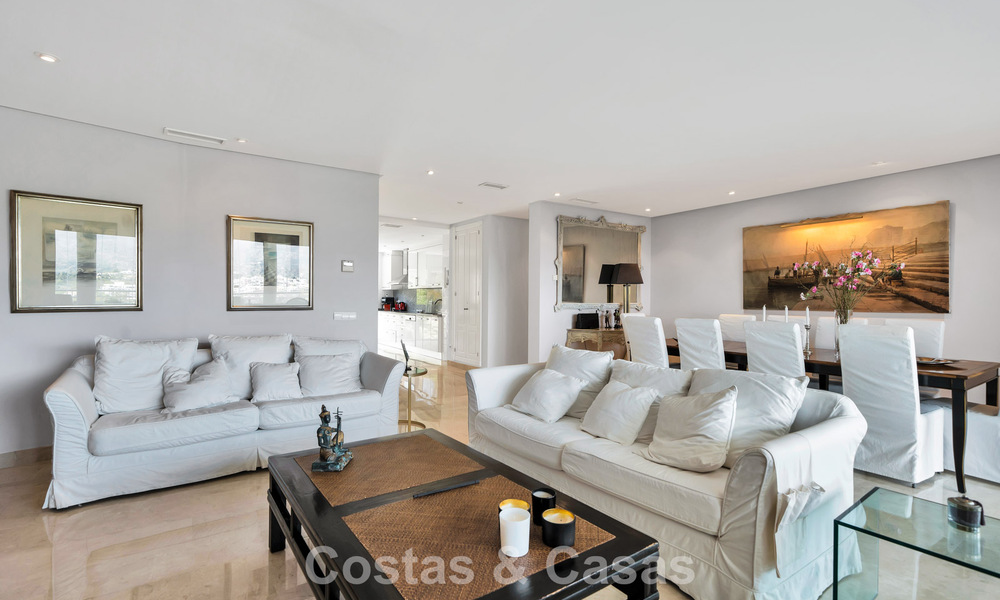 Lujoso ático dúplex con piscina privada en venta en el Valle del Golf de Nueva Andalucía, Marbella 777901