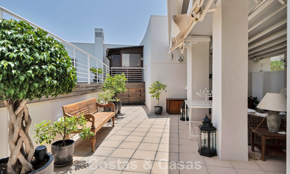 Lujoso ático dúplex con piscina privada en venta en el Valle del Golf de Nueva Andalucía, Marbella 777913