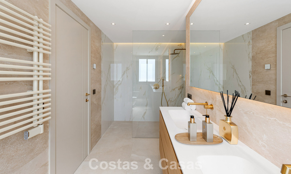 Prestigiosa villa de lujo renovada de estilo tradicional en venta en una tranquila zona residencial de Nueva Andalucía, Marbella 778136