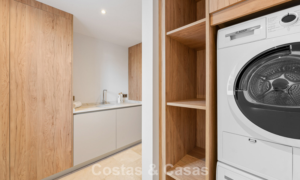 Prestigiosa villa de lujo renovada de estilo tradicional en venta en una tranquila zona residencial de Nueva Andalucía, Marbella 778142