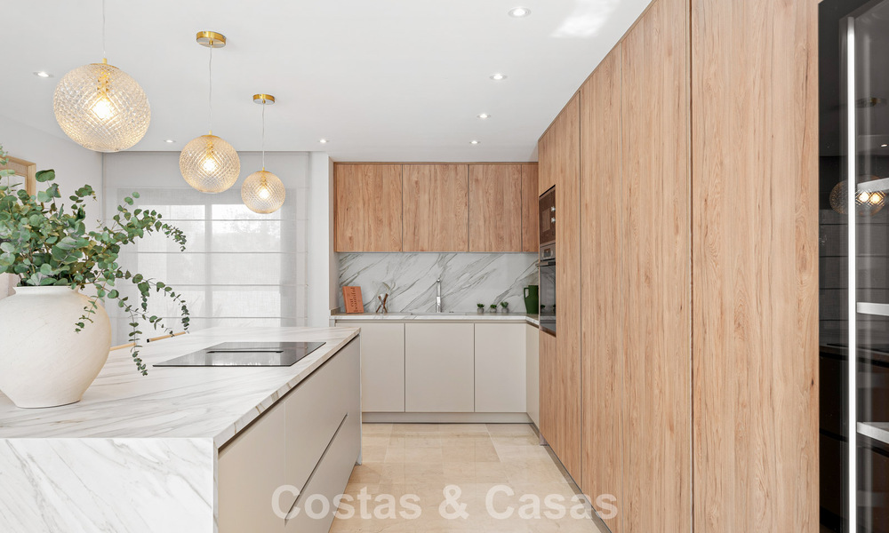 Prestigiosa villa de lujo renovada de estilo tradicional en venta en una tranquila zona residencial de Nueva Andalucía, Marbella 778147