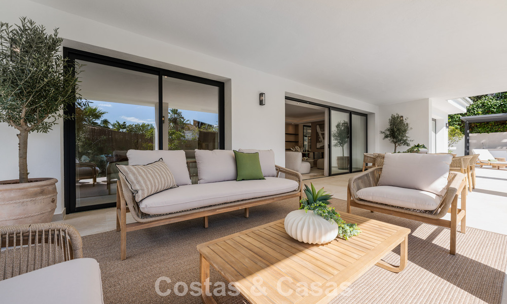 Prestigiosa villa de lujo renovada de estilo tradicional en venta en una tranquila zona residencial de Nueva Andalucía, Marbella 778158