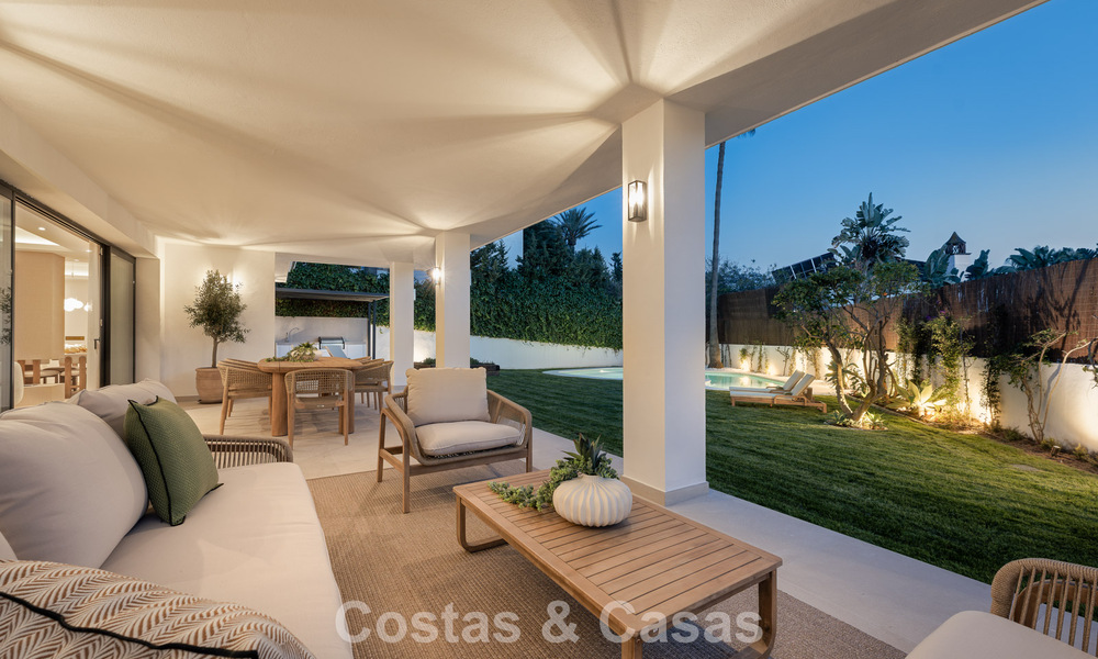 Prestigiosa villa de lujo renovada de estilo tradicional en venta en una tranquila zona residencial de Nueva Andalucía, Marbella 778165