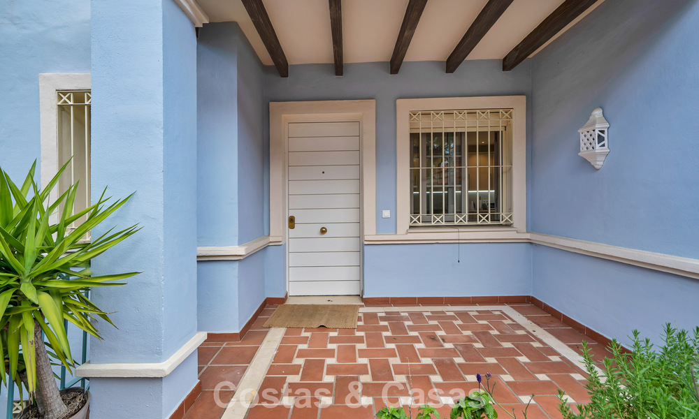 Encantadora villa adosada en venta a pocos metros de la playa cerca de Puerto Banús, Marbella 777970