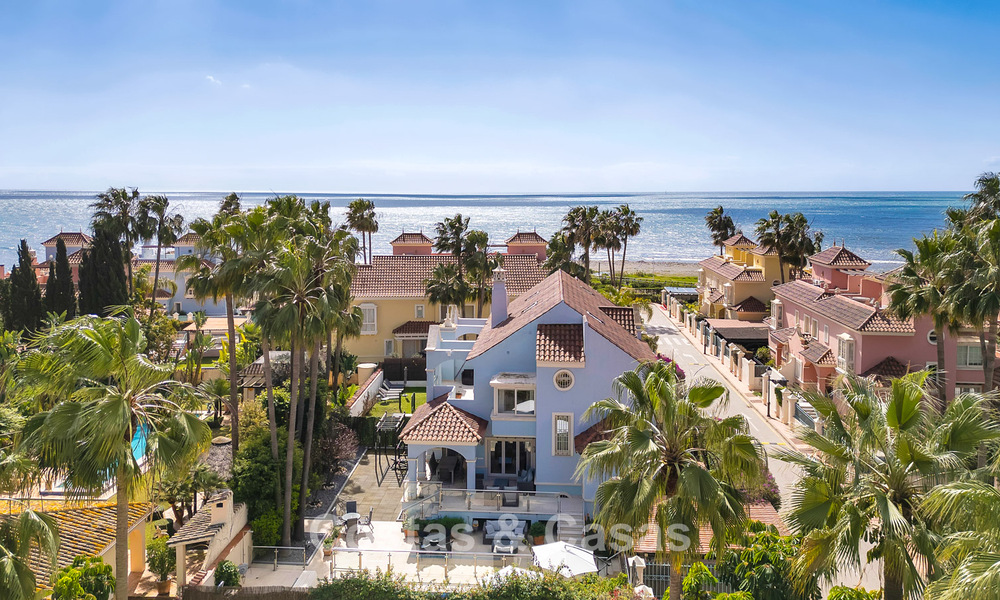 Encantadora villa adosada en venta a pocos metros de la playa cerca de Puerto Banús, Marbella 777971
