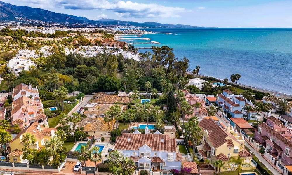 Encantadora villa adosada en venta a pocos metros de la playa cerca de Puerto Banús, Marbella 777975