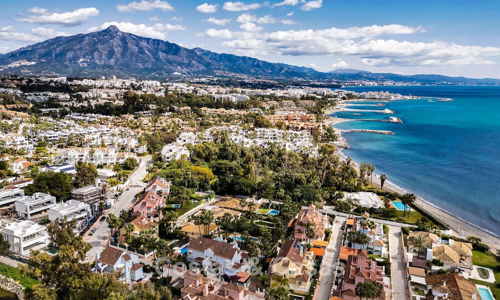Encantadora villa adosada en venta a pocos metros de la playa cerca de Puerto Banús, Marbella 777977
