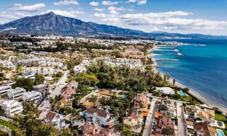 Encantadora villa adosada en venta a pocos metros de la playa cerca de Puerto Banús, Marbella 777977 