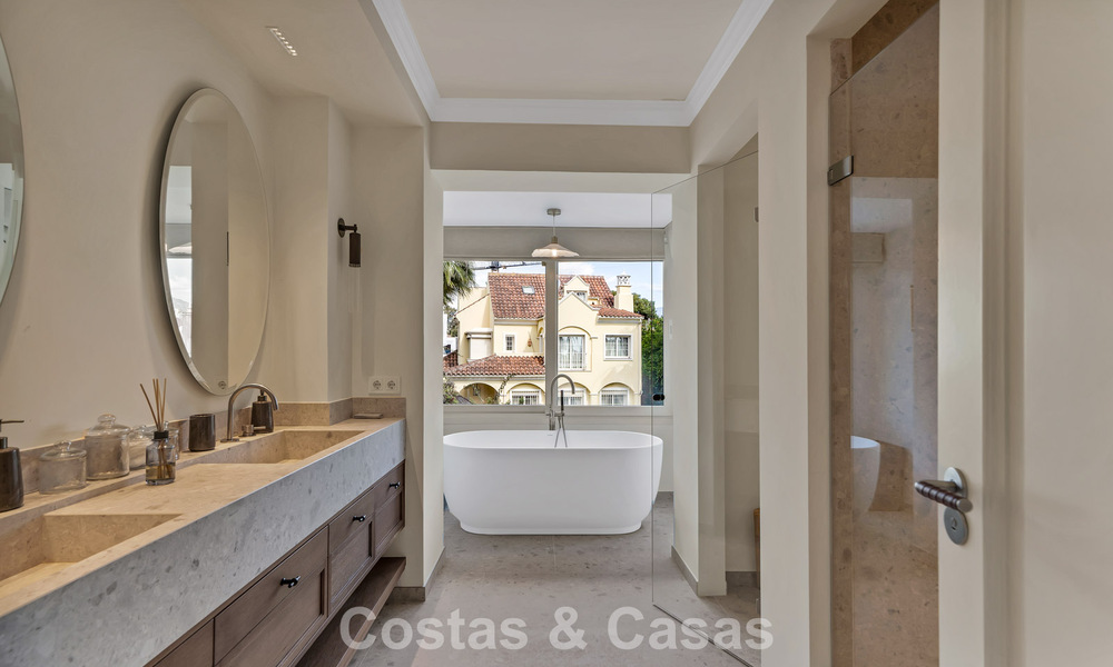 Encantadora villa adosada en venta a pocos metros de la playa cerca de Puerto Banús, Marbella 777987