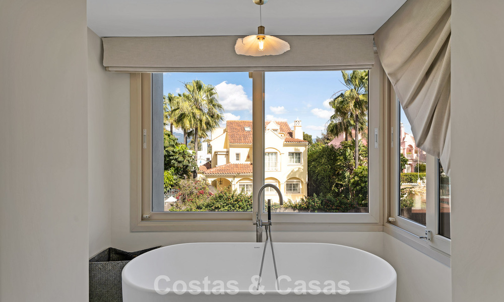 Encantadora villa adosada en venta a pocos metros de la playa cerca de Puerto Banús, Marbella 777989