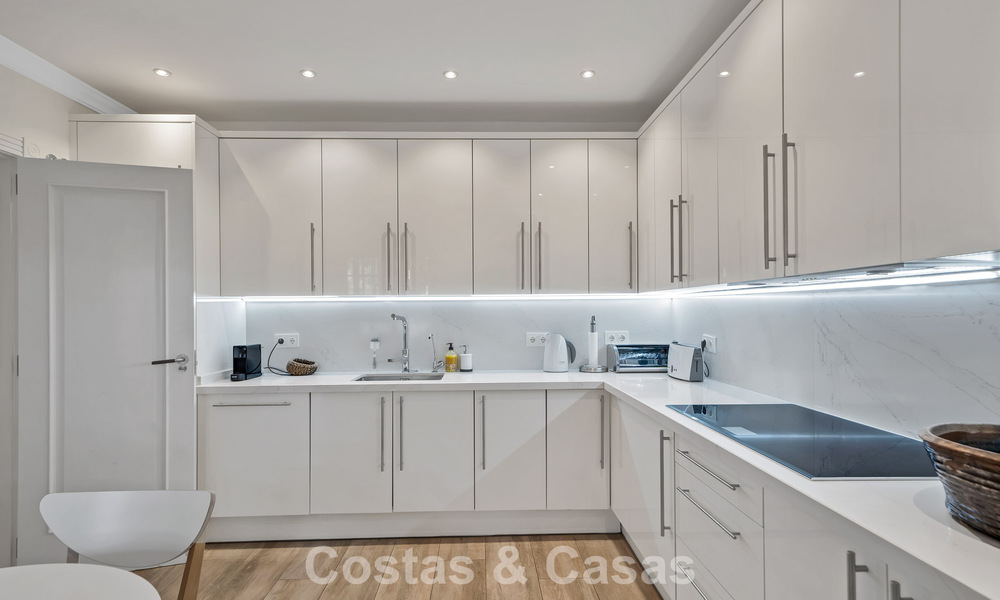 Encantadora villa adosada en venta a pocos metros de la playa cerca de Puerto Banús, Marbella 778008