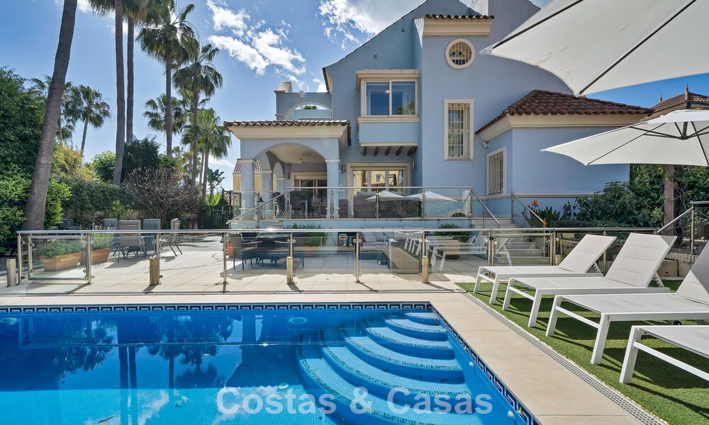 Encantadora villa adosada en venta a pocos metros de la playa cerca de Puerto Banús, Marbella 778021
