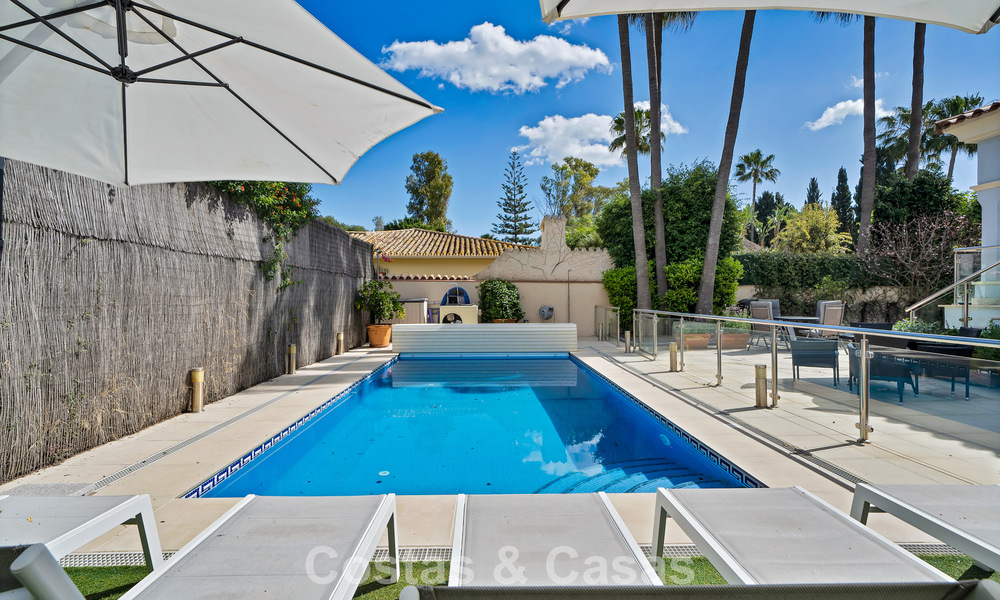 Encantadora villa adosada en venta a pocos metros de la playa cerca de Puerto Banús, Marbella 778022