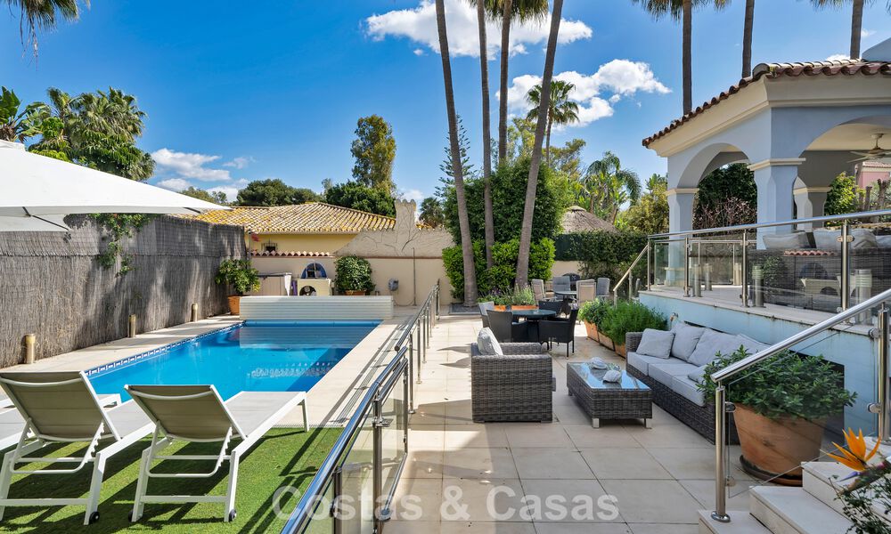Encantadora villa adosada en venta a pocos metros de la playa cerca de Puerto Banús, Marbella 778023