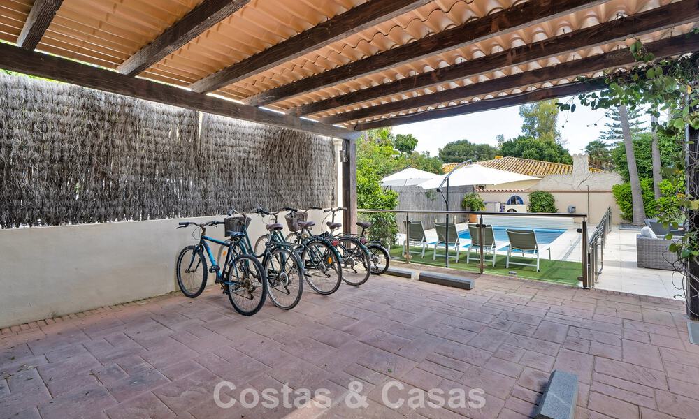 Encantadora villa adosada en venta a pocos metros de la playa cerca de Puerto Banús, Marbella 778024