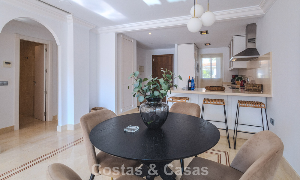 Precioso apartamento con amplia terraza en venta en un lujoso complejo en Nueva Andalucía, Marbella 778109