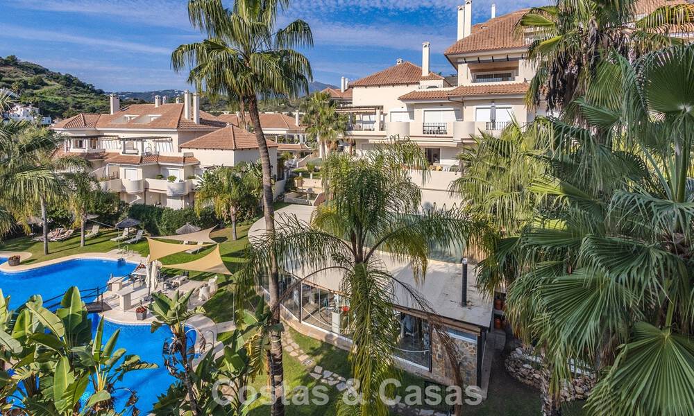 Precioso apartamento con amplia terraza en venta en un lujoso complejo en Nueva Andalucía, Marbella 778111