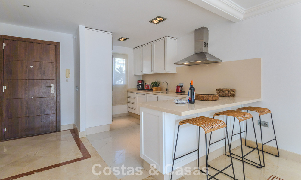 Precioso apartamento con amplia terraza en venta en un lujoso complejo en Nueva Andalucía, Marbella 778114