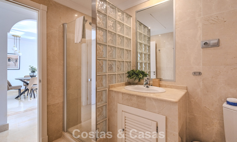 Precioso apartamento con amplia terraza en venta en un lujoso complejo en Nueva Andalucía, Marbella 778119