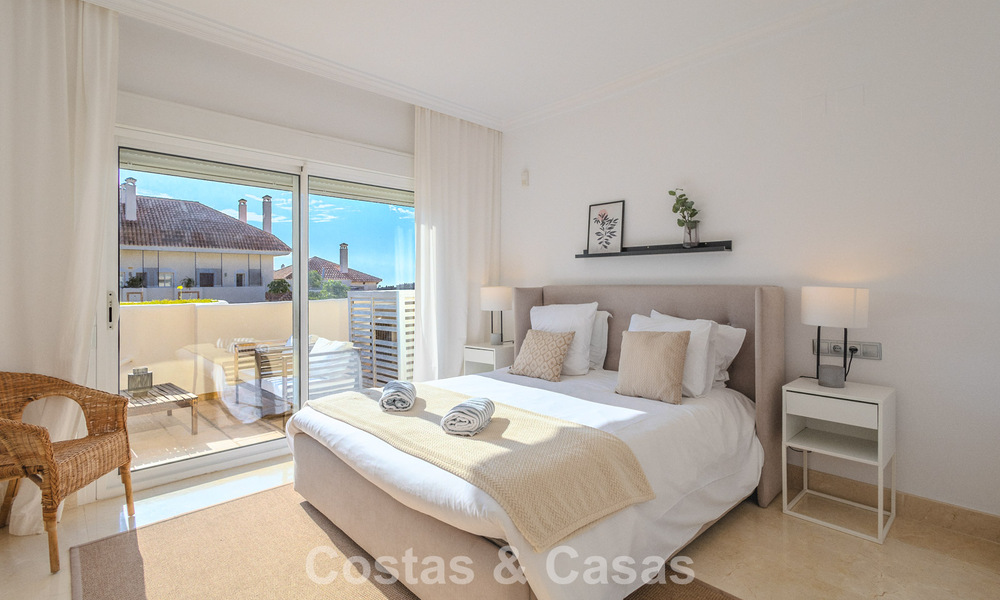 Precioso apartamento con amplia terraza en venta en un lujoso complejo en Nueva Andalucía, Marbella 778121