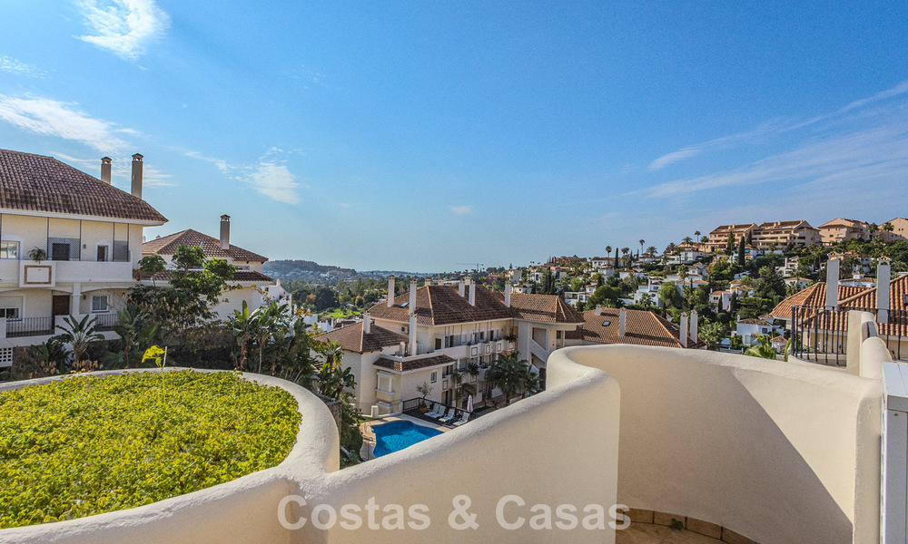 Precioso apartamento con amplia terraza en venta en un lujoso complejo en Nueva Andalucía, Marbella 778125