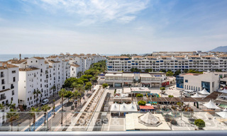 Ático con fenomenales vistas al mar en venta a un paso de todos los servicios y la playa en Puerto Banús, Marbella 778095 