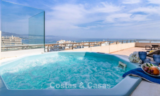 Ático con fenomenales vistas al mar en venta a un paso de todos los servicios y la playa en Puerto Banús, Marbella 778099 