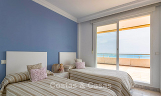 Ático con fenomenales vistas al mar en venta a un paso de todos los servicios y la playa en Puerto Banús, Marbella 778102 