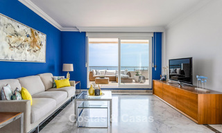 Ático con fenomenales vistas al mar en venta a un paso de todos los servicios y la playa en Puerto Banús, Marbella 778104 