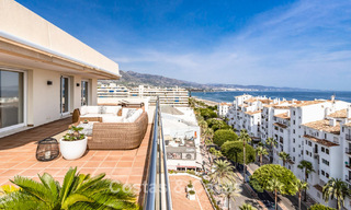 Ático con fenomenales vistas al mar en venta a un paso de todos los servicios y la playa en Puerto Banús, Marbella 778108 