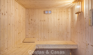 Ático reformado en venta en una popular urbanización de golf Aloha en el centro de Nueva Andalucía, Marbella 778066 