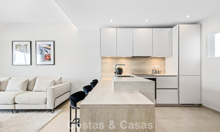 Ático reformado en venta en una popular urbanización de golf Aloha en el centro de Nueva Andalucía, Marbella 778073 