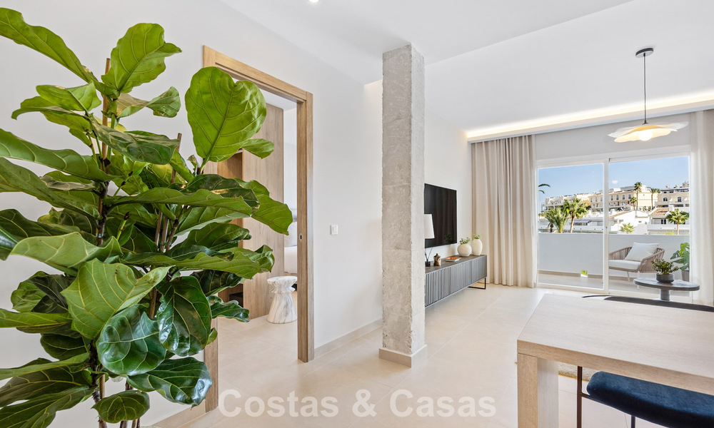 Ático reformado en venta en una popular urbanización de golf Aloha en el centro de Nueva Andalucía, Marbella 778076